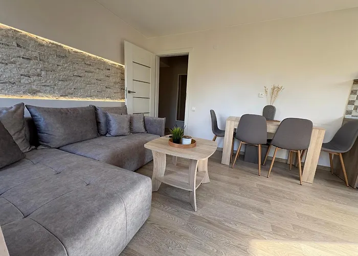 Comfort - Location - Balcony No 23